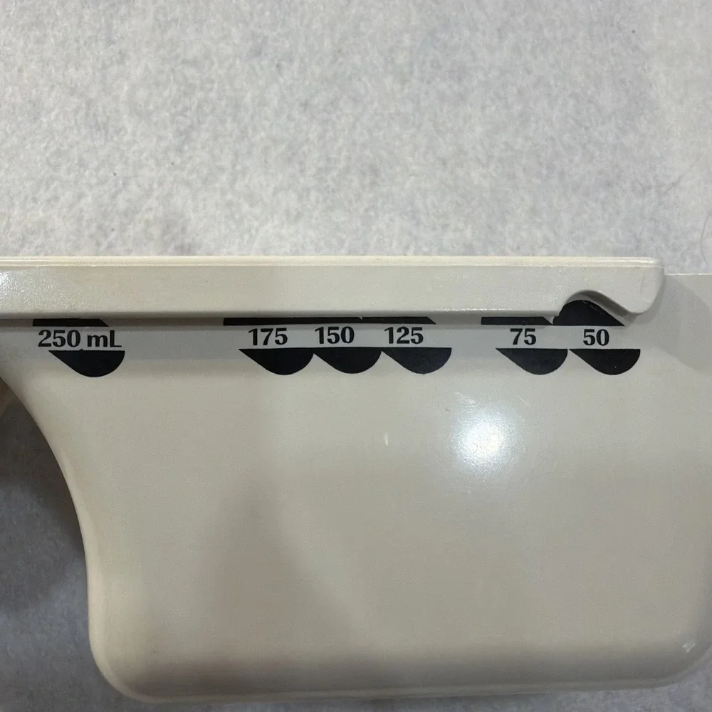 Pampered Chef Adjustable Sliding Measuring Cup White Vintage 1/4-1 Cup